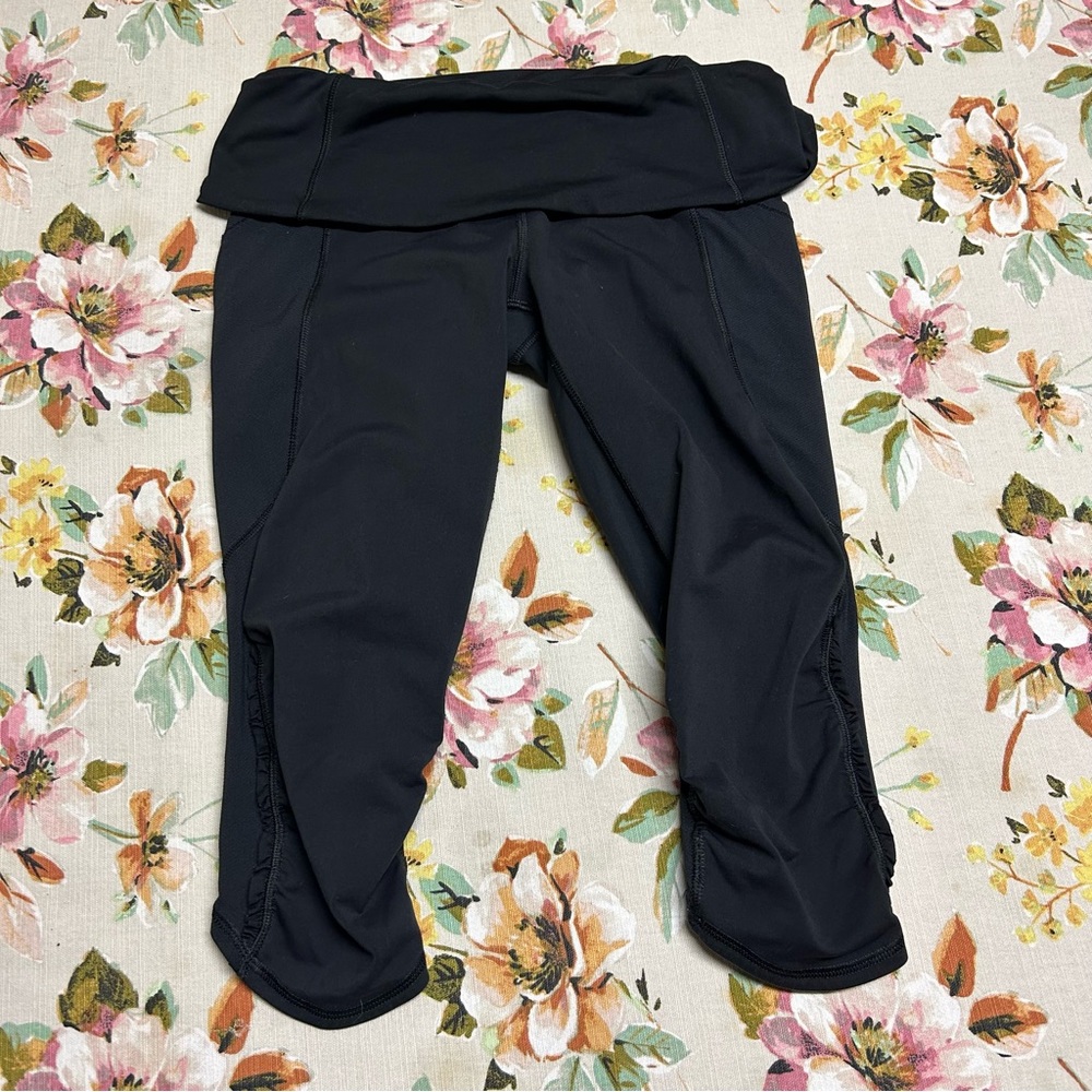 LULULEMON Black Bermuda Athletic Sports Size 4